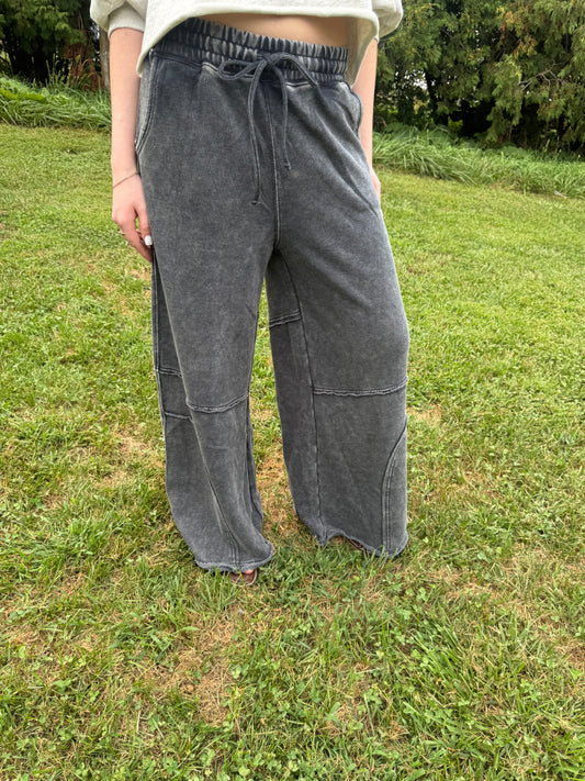 The Hayes Flare Sweat- Ash Black