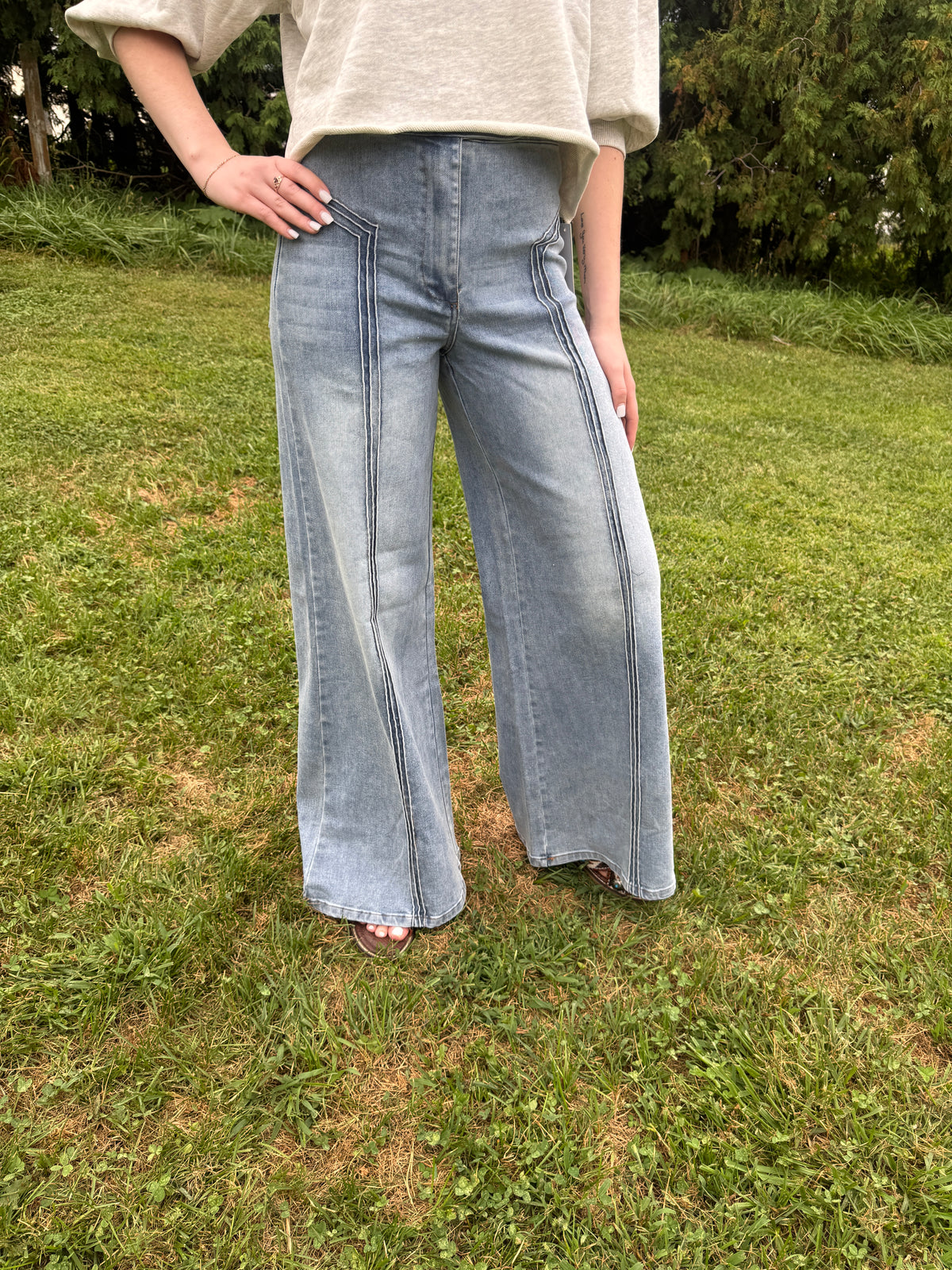 The Ellis Jean- Light Wash